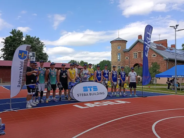 3×3 korvpalliturniiri võistkonnad ühispildil