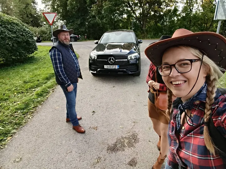 Külalised kauboikübarates Lasila teel